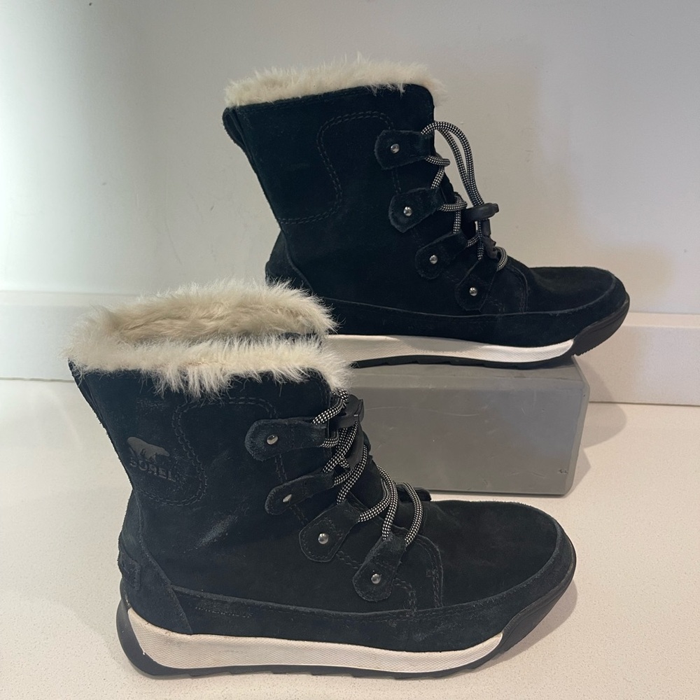 Sorel Black Kids Snow Boots with White Fur Trim